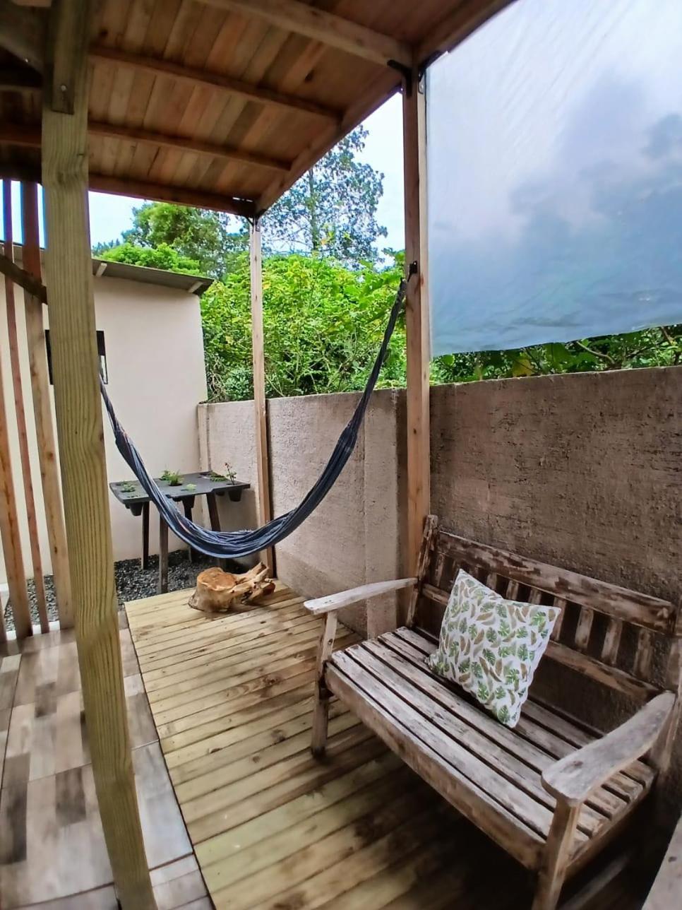 La Casita Casa Familiar Hospedagem E Camping Urbano Navegantes Exterior photo